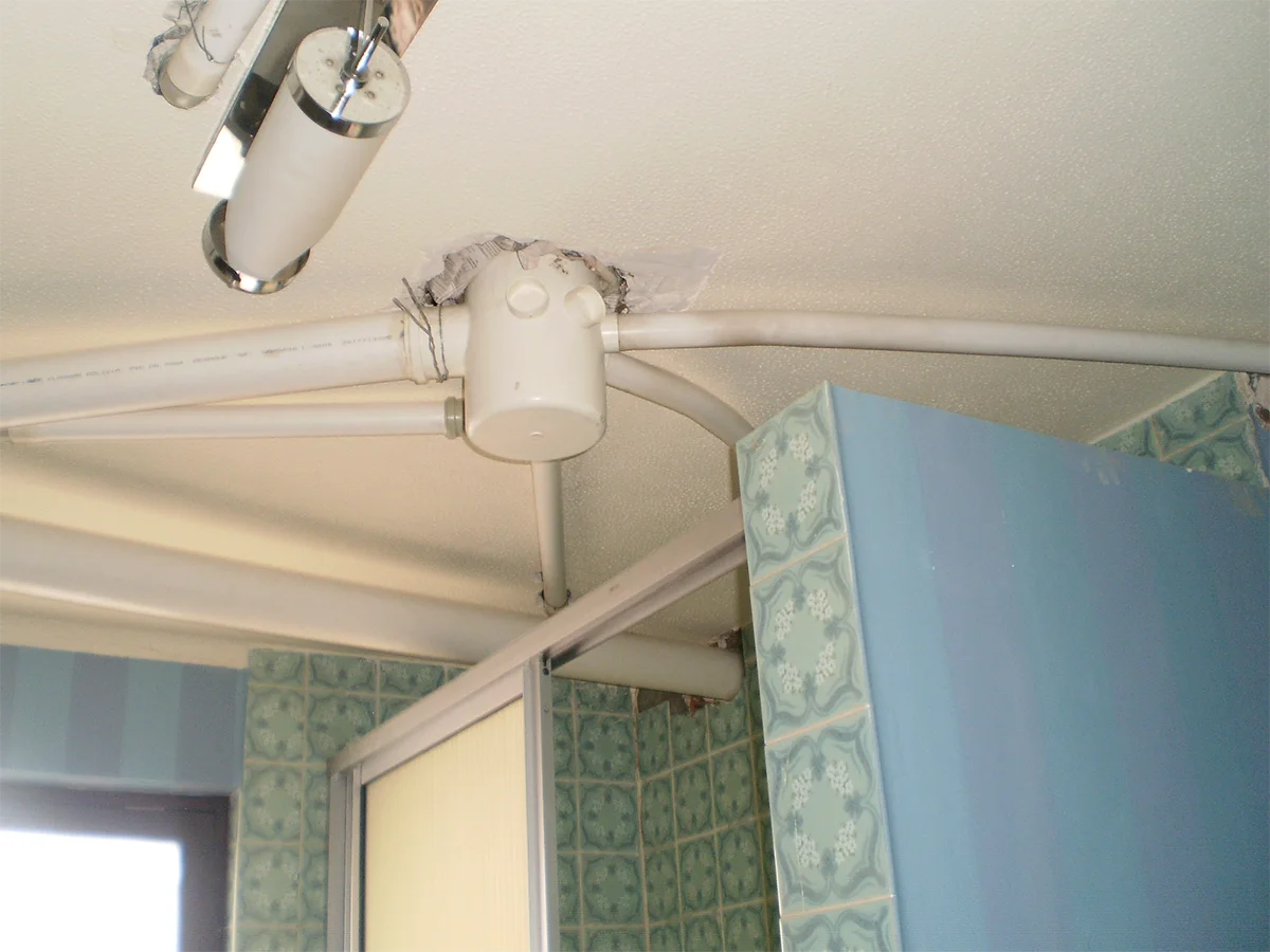 Fijación de drywall para revisión técnica